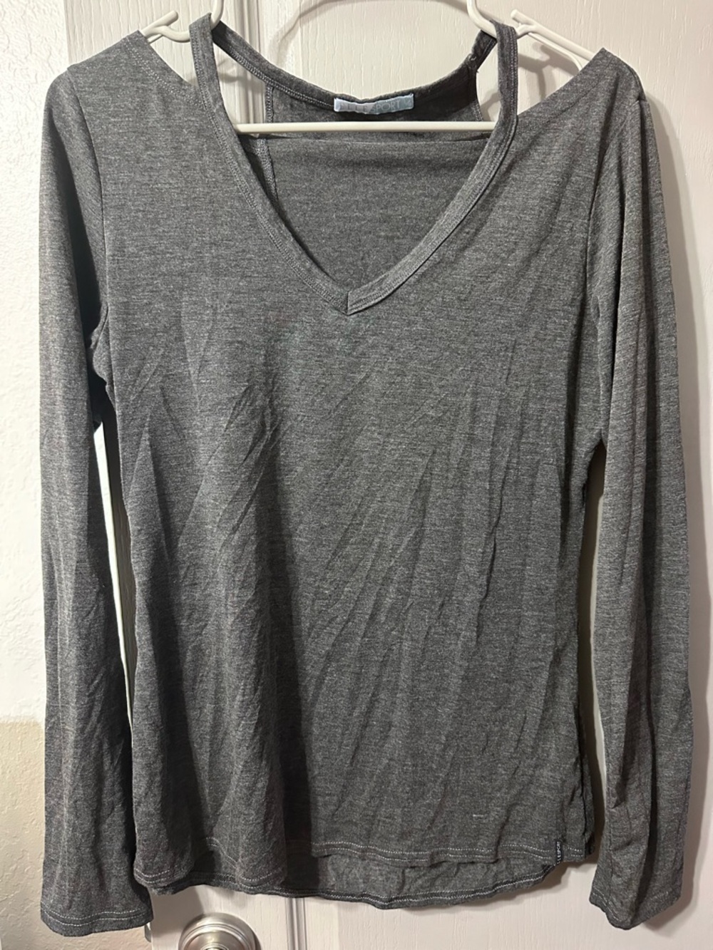 Elle Sport Women’s Gray V-Neck peek-a-boo Long Sleeve Top
